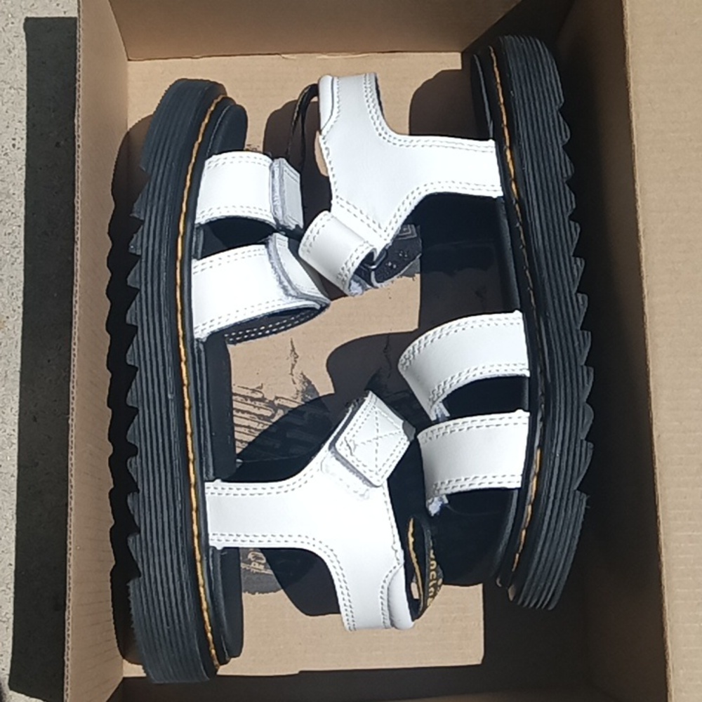 NEW 🎁 Dr. Martens Youth Sandals